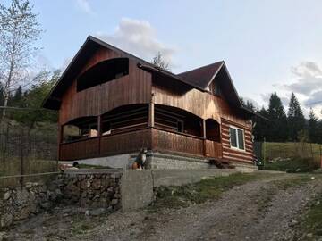 Фото номера Дом с 4 спальнями Лоджи Căsuța din Pădure г. Кымпулунг-Молдовенеск 6