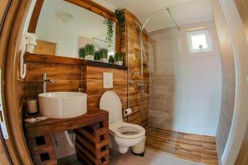 Фото номера Улучшенные апартаменты Отели типа «постель и завтрак» Residence Rooms Bucovina г. Кымпулунг-Молдовенеск 5