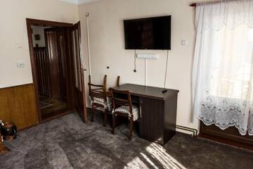Фото номера Номер с кроватью размера «king-size» и балконом Гостевой дом Casa Comfort г. Кымпулунг-Молдовенеск 4