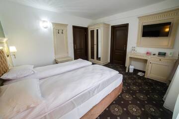 Фото номера Номер с кроватью размера «king-size» и видом на горы Отель Grădina Mariajelor Hotel г. Кымпулунг-Молдовенеск 6