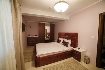 Фото номера Двухместный номер с 1 кроватью Отель Grădina Mariajelor Hotel г. Кымпулунг-Молдовенеск 2