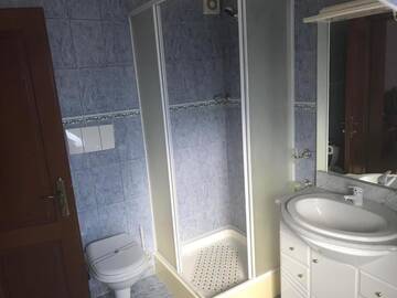 Фото номера Двухместный номер с 1 кроватью Отель Hotel Cosmos г. Кымпулунг-Молдовенеск 13