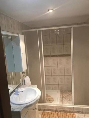 Фото номера Трехместный номер Отель Hotel Cosmos г. Кымпулунг-Молдовенеск 2