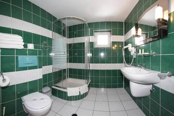 Фото номера Люкс Отель Hotel Eden г. Кымпулунг-Молдовенеск 4