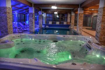 Фото номера Номер Делюкс с кроватью размера «king-size» Гостевой дом Aqua Alpin Centru Spa г. Кымпулунг-Молдовенеск 24