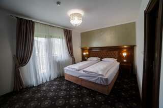 Фото Отель Grădina Mariajelor Hotel г. Кымпулунг-Молдовенеск